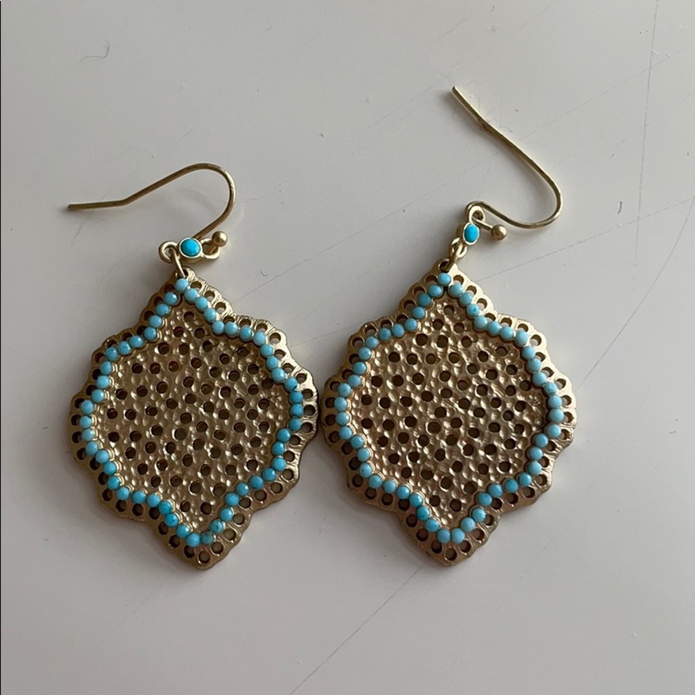 Gold and turquoise earring
